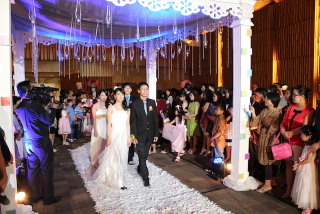 Illustration for article titled A Show-Stopping Contender For 'Most Ambitious Video Game Wedding'